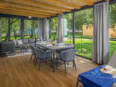 camping-resort-mon-perin-san-polo-prestige-camping-villa-exterior-terrace
