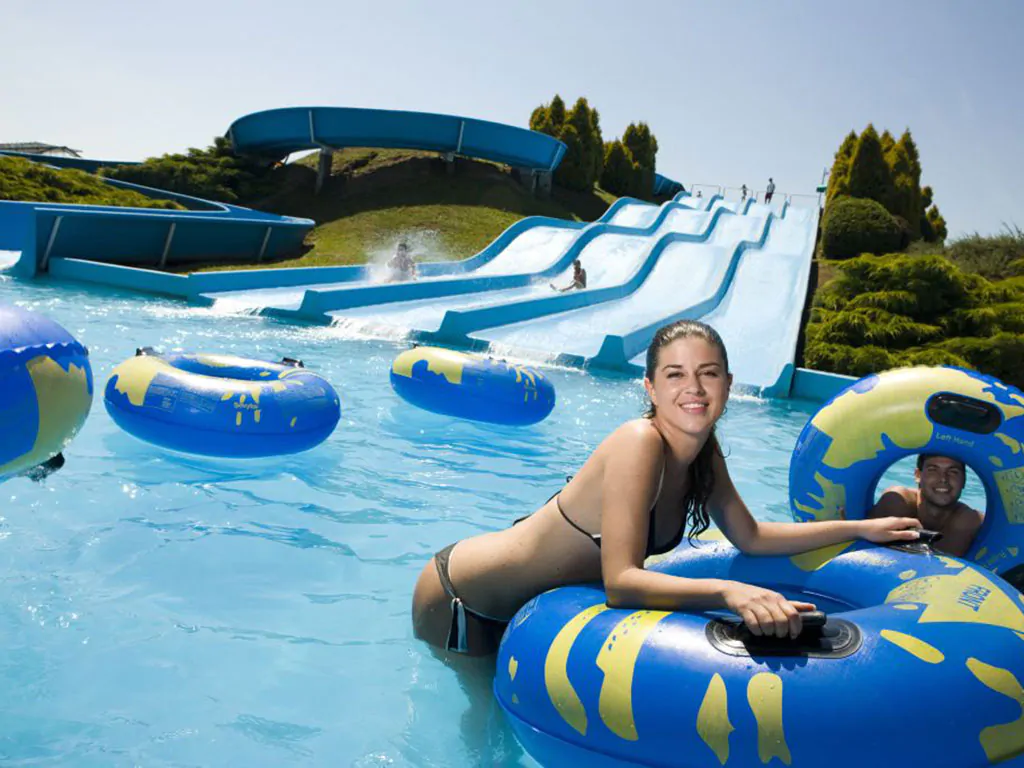 camping-terme-catez-slide-girl