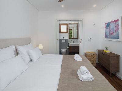 campsite-mon-perin-luxury-bay-villa-porto-bus-jacuzzi-interior-bedroom-double-bed-ii