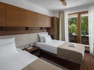 campsite-mon-perin-luxury-bay-villa-porto-bus-jacuzzi-interior-bedroom-single-beds