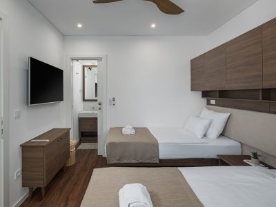 campsite-mon-perin-luxury-bay-villa-porto-bus-jacuzzi-interior-bedroom-single-beds-i