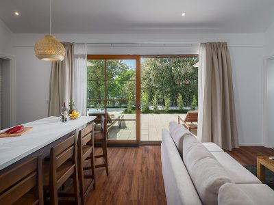 campsite-mon-perin-luxury-bay-villa-porto-bus-jacuzzi-interior-living-room-kitchen