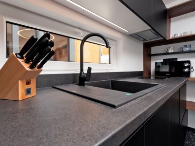 campsite-porton-nature-hideout-holiday-home-pool-1-module-interior-kitchen