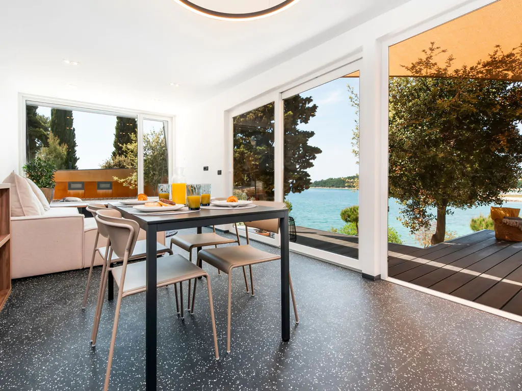 campsite-porton-nature-hideout-holiday-home-pool-1-module-interior-living-room-dinner-table