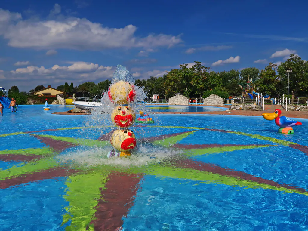 campsite-terme-catez-outdoor-pool-aqua-park-funtains