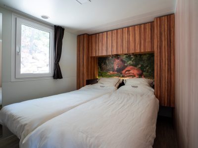 mobile-home-sunlodge-big-leaf-interior-bedroom-double-bed-4