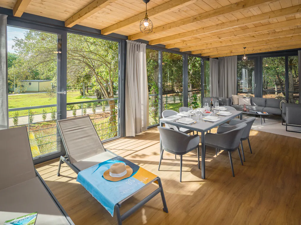 mon-perin-mobile-home-prestige-camping-villa-exterior-terrace