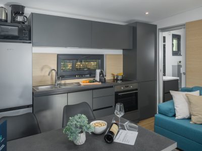 mon-perin-mobile-home-prestige-camping-villa-interior-kitchen-2