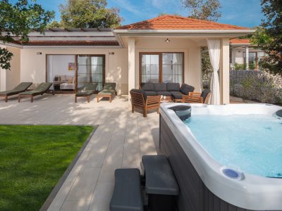 mon-perin-mobile-home-villa-porto-bus-jacuzzi-terrace