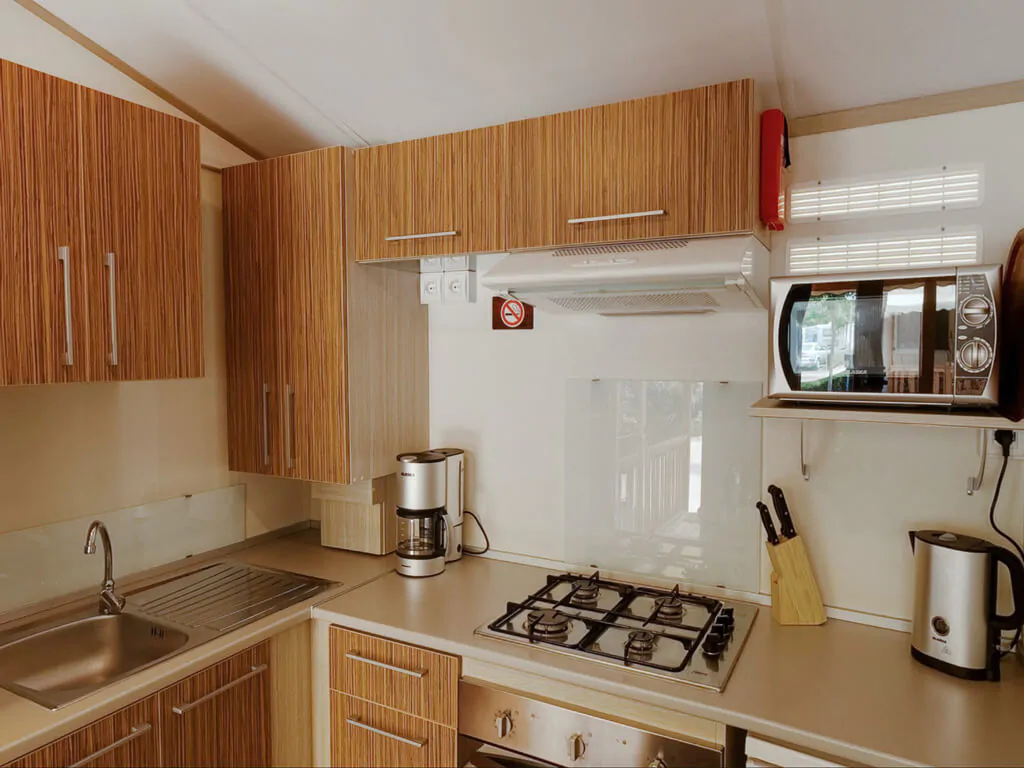 sunlodge-maple-mobile-home-interior-kitchen