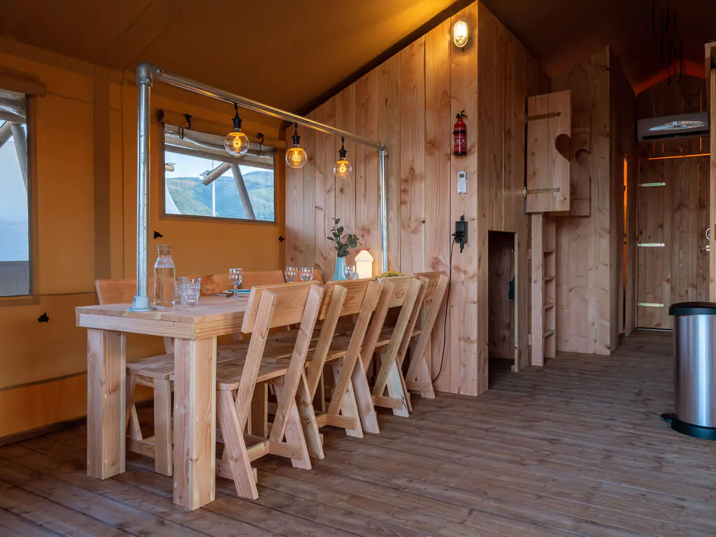 sunlodge-pamoja-kambi-interior-dining-area