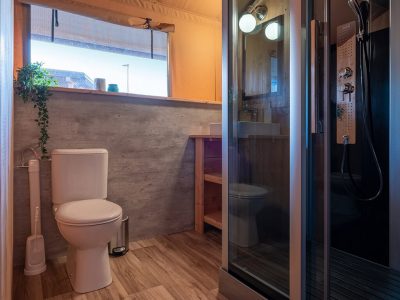 sunlodge-taiga-tent-interior-bathroom