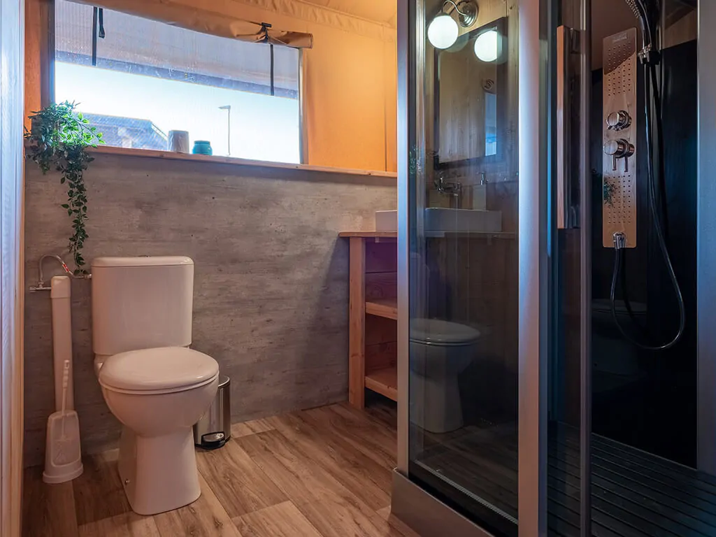 sunlodge-taigakambi-interior-bathroom