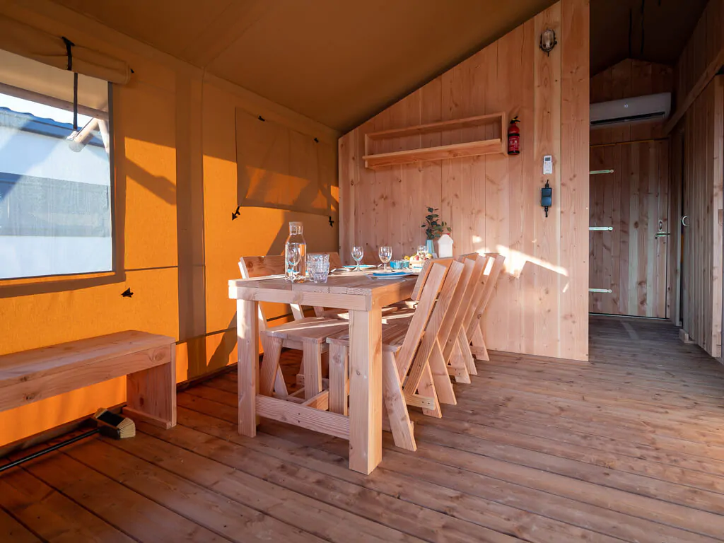 sunlodge-taigakambi-interior-dining-table