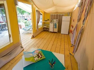tente-bungalov-5-persons-interior-2-2