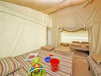 tente-bungalov-5-persons-interior-bedroom-ii-2-2