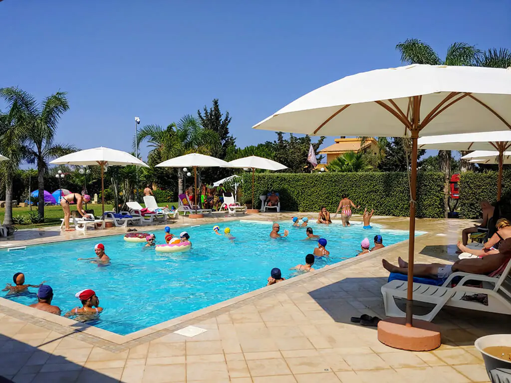 campiste-lilybeo-village-pool-area-relax