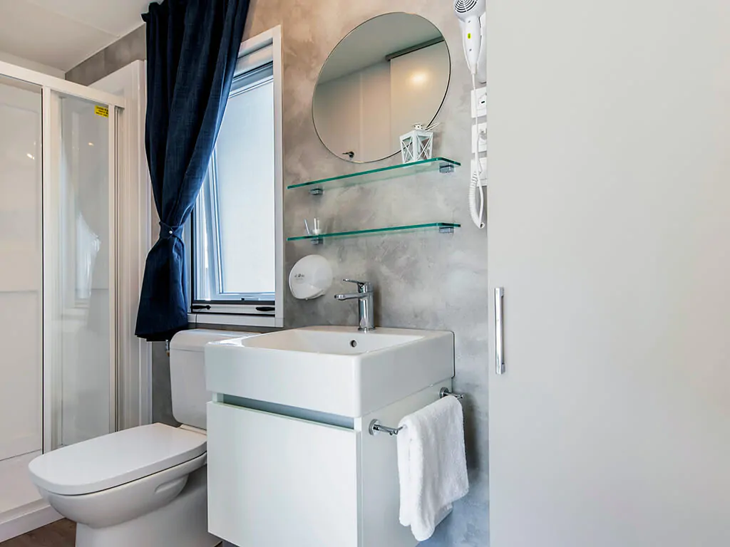 campiste-polari-mobile-home-comfort-interior-bathroom