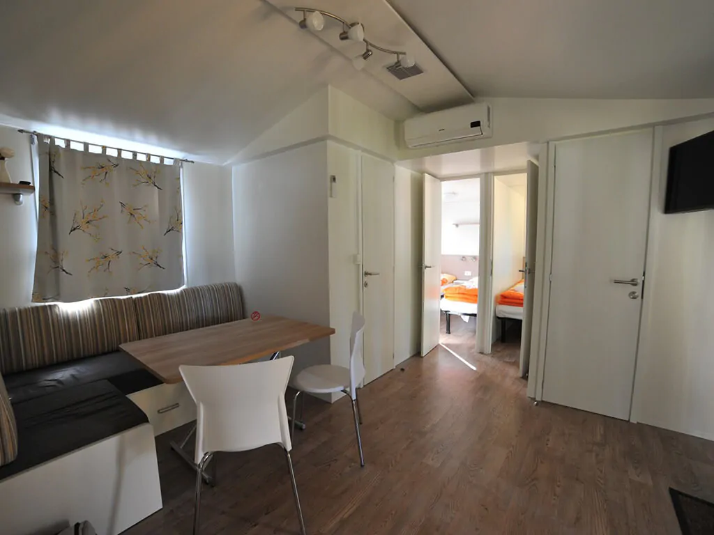 campsite-adria-ankaran-mobile-home-brioni-interior-living-room