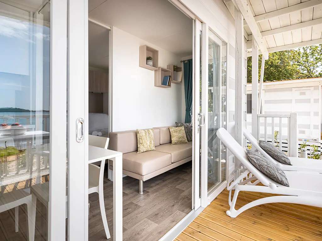 campsite-valkanela-mobile-home-superior-view-couple-interior-living-room