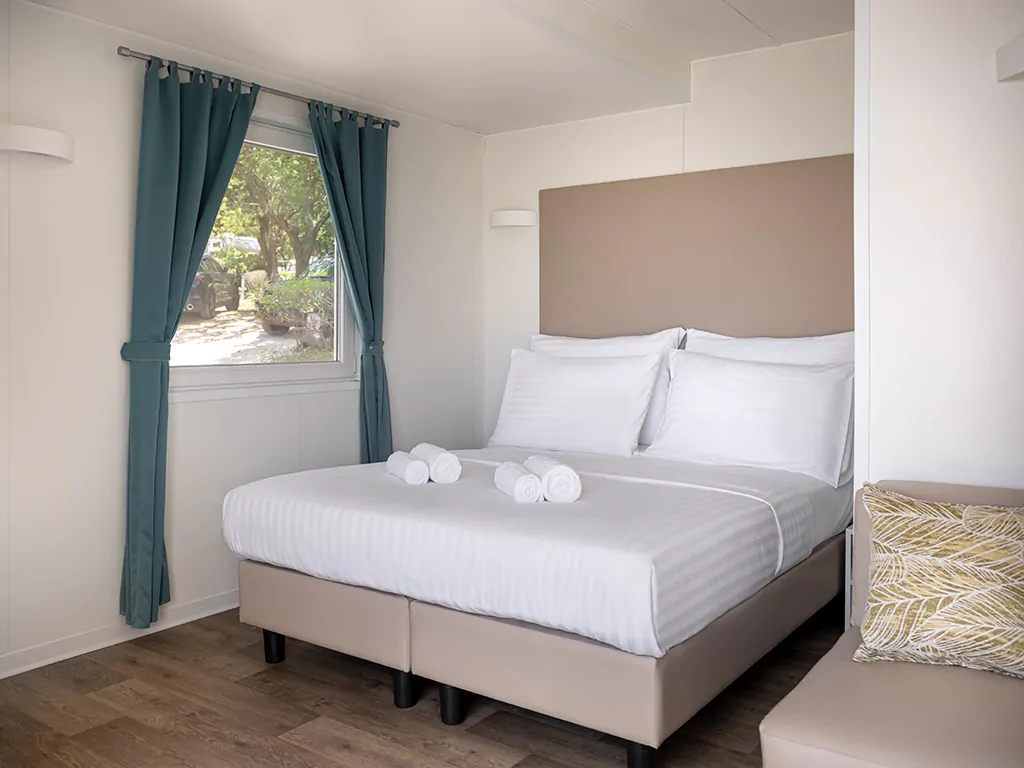 campsite-valkanela-mobile-home-superior-view-interior-bedroom-i