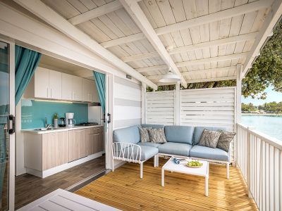 campsite-valkanela-mobile-home-superior-view-interior-kitchen
