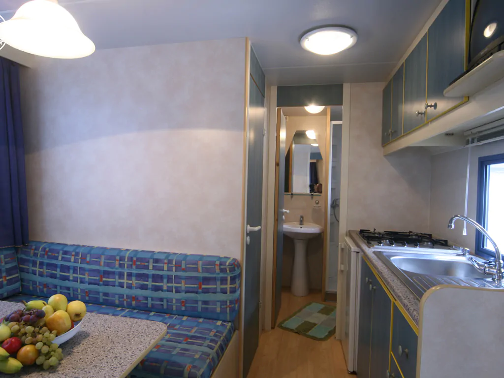 mobile-home-baia-blu-interior-dining-area