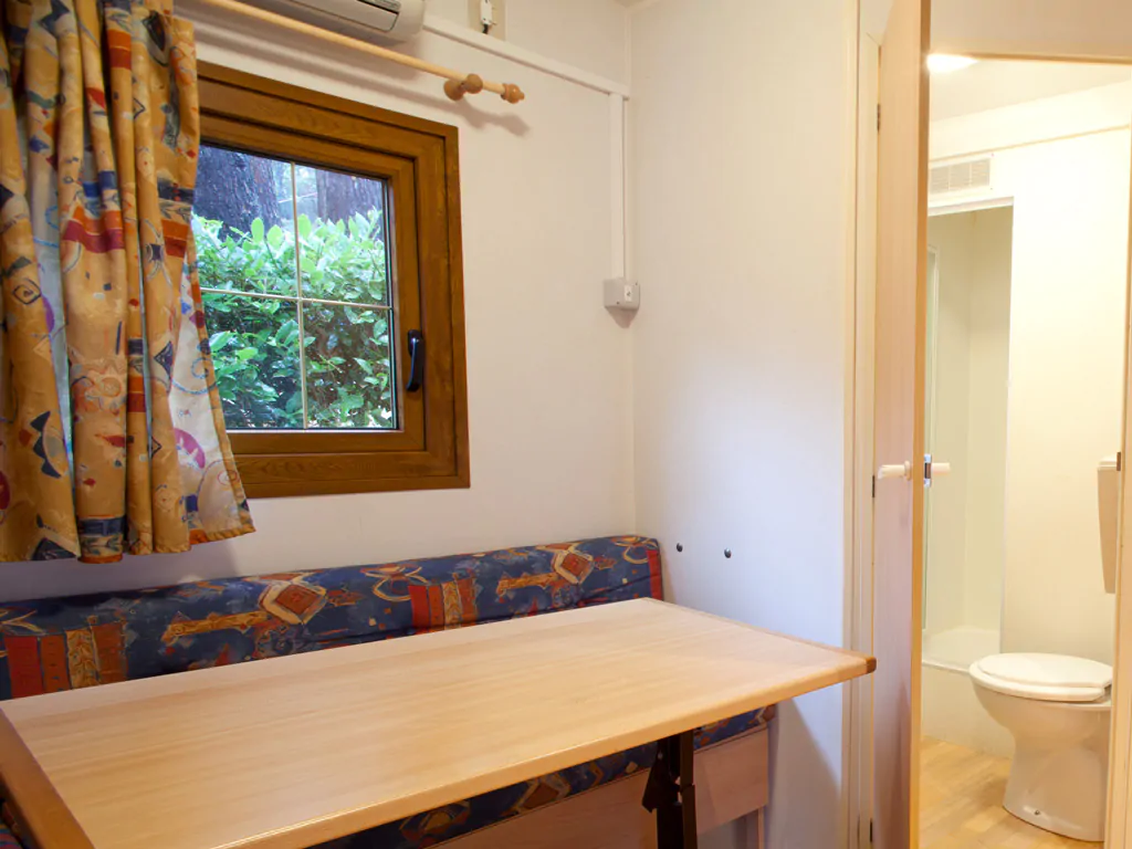 mobile-home-baia-comfort-interior-dining-area-2