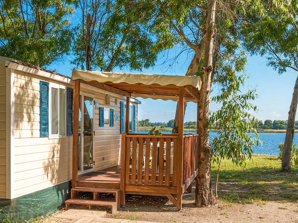 mobile-home-blu-romantic-exterior-terrace