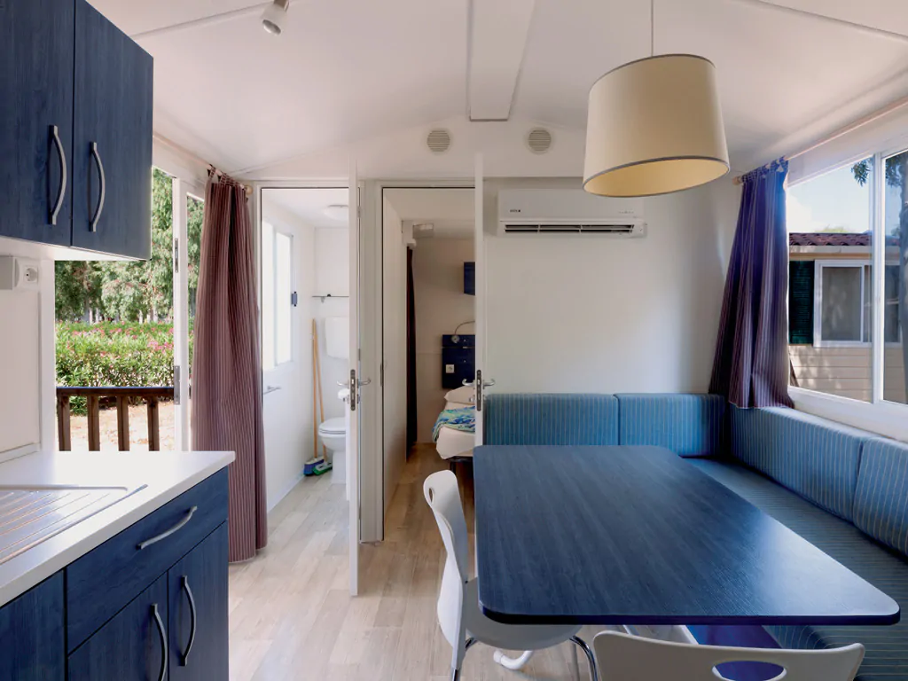 mobile-home-blu-romantic-interior-dining-area