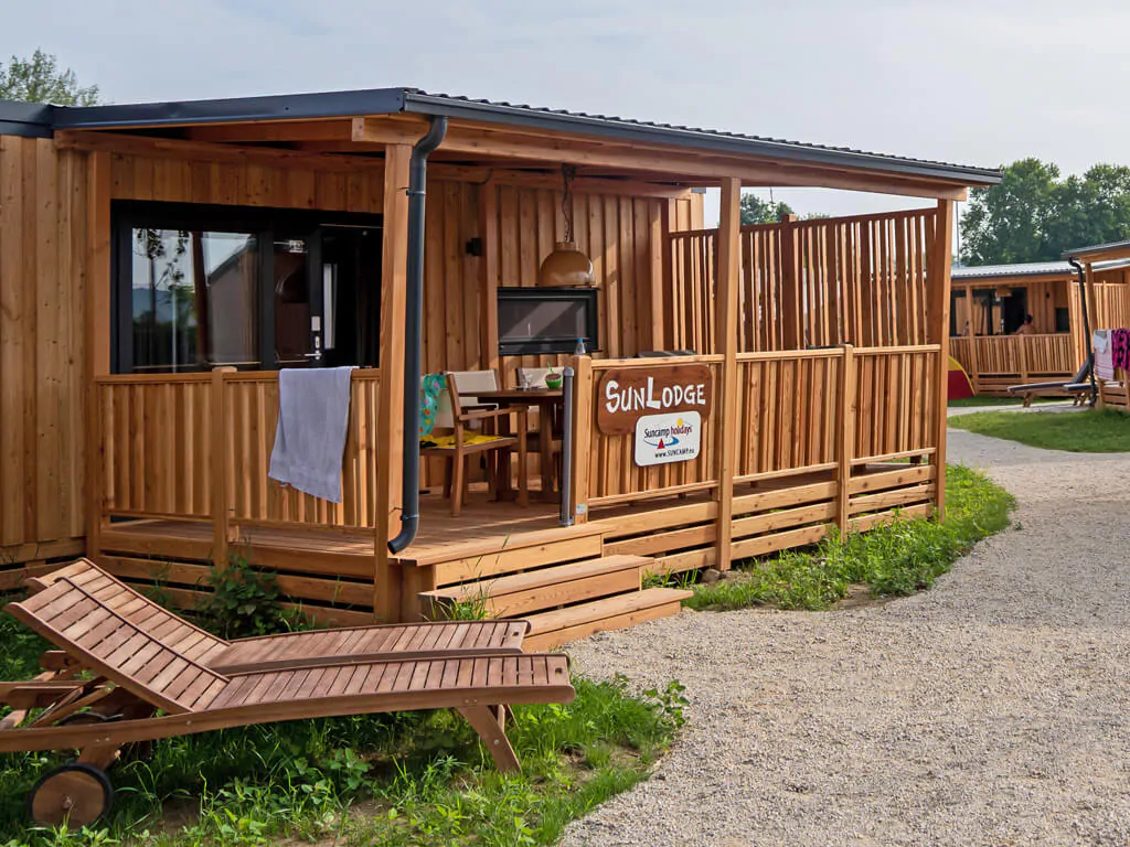 mobile-home-sunlodge-big-leaf-exterior-terrace-5