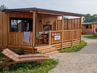 mobile-home-sunlodge-big-leaf-exterior-terrace-6
