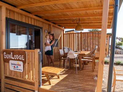 mobile-home-sunlodge-big-leaf-exterior-terrace-family-i-5