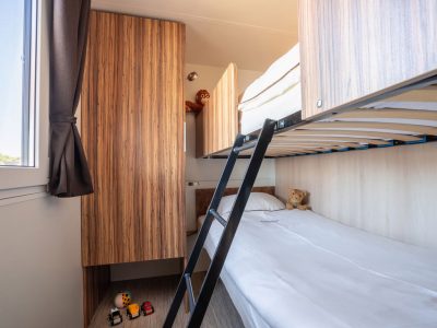 mobile-home-sunlodge-big-leaf-interior-bedroom-bunk-bed-kids-room-5