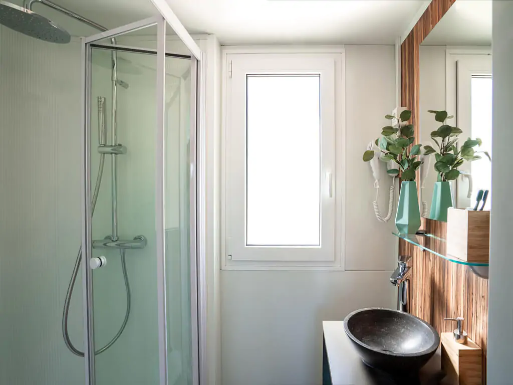 mobile-home-sunlodge-catalpa-interior-bathroom-4