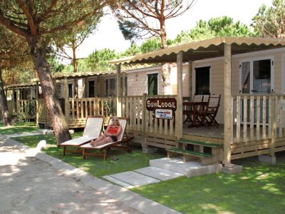 mobile-home-sunlodge-redwood-exterior-terrace-8