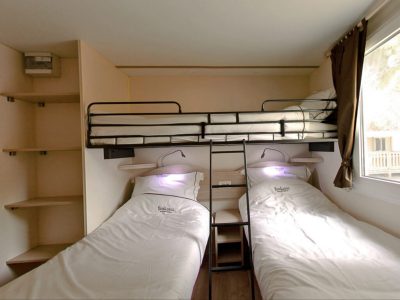 mobile-home-sunlodge-redwood-interior-bedroom-i-9