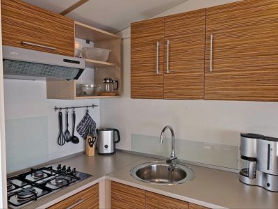 mobile-home-sunlodge-redwood-interior-kitchen-9