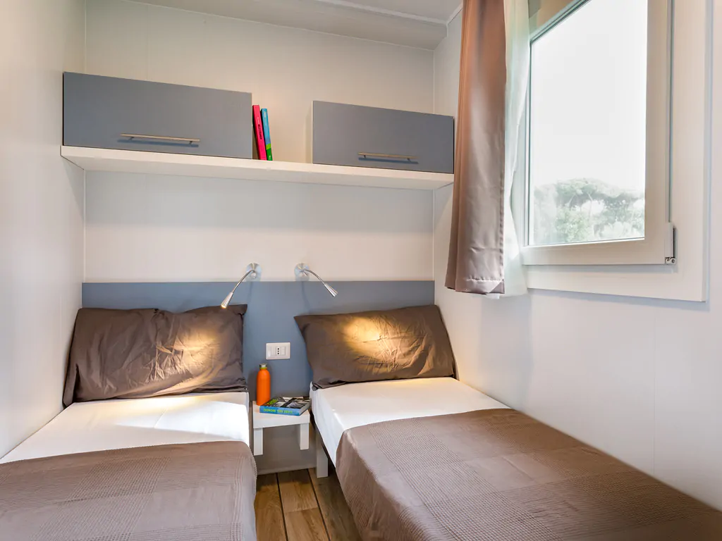 mobile-home-village-centro-san-nicola-interior-bedroom