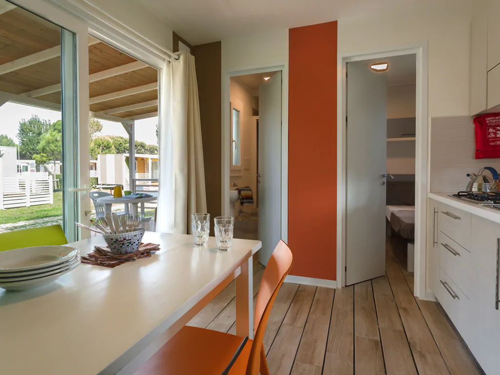 mobile-home-village-centro-san-nicola-interior-dining-table