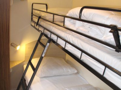 sun-lodge-aspen-mobile-home-interior-living-room-bunk-beds-12