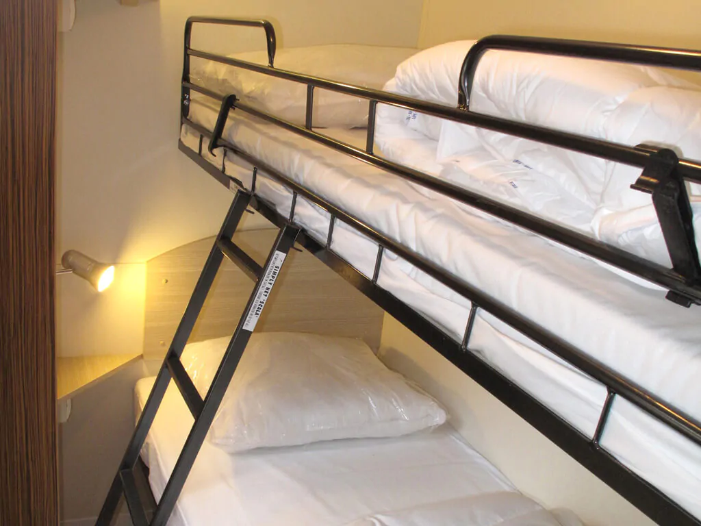 sun-lodge-aspen-mobile-home-interior-living-room-bunk-beds-15