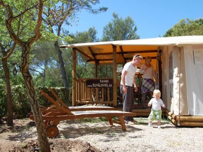 sunlodge-safari-tent-exterior-garden-4