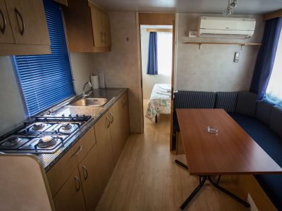 arena-medulin-mobile-home-medulin-two-bedrooms-interior-kitchen