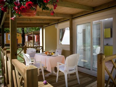 camping-medveja-premium-mobile-home-exterior-terrace-i
