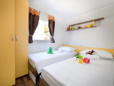 camping-medveja-premium-mobile-home-interior-bedroom