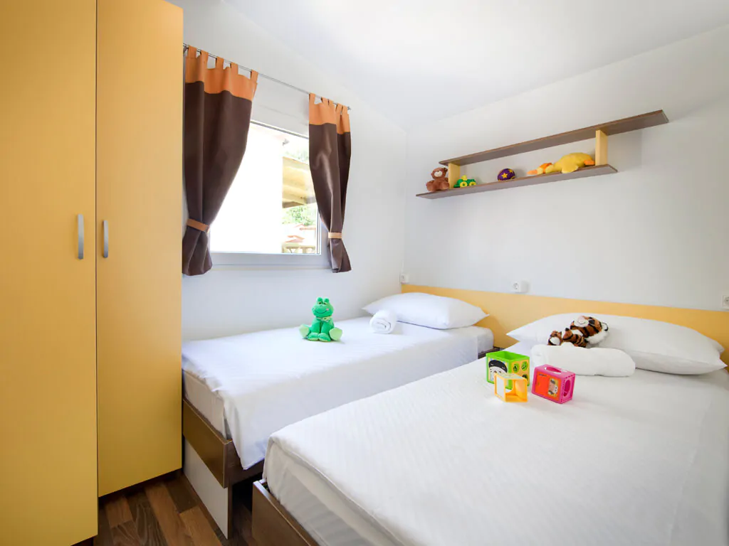 camping-medveja-premium-mobile-home-interior-bedroom