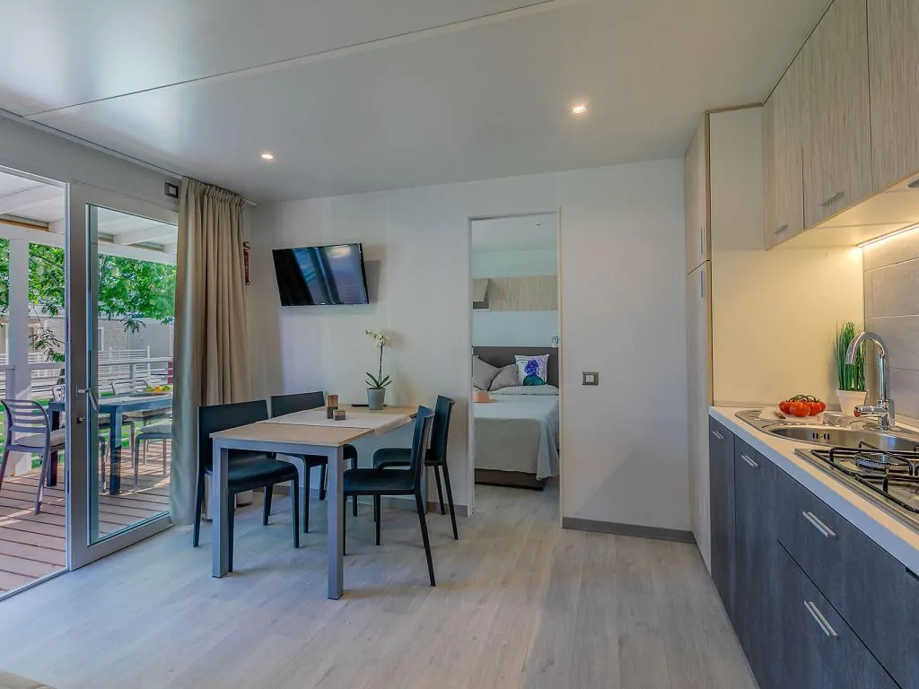 campsite-bivillage-mobile-home-superior-living-room-dining-table-tv-2