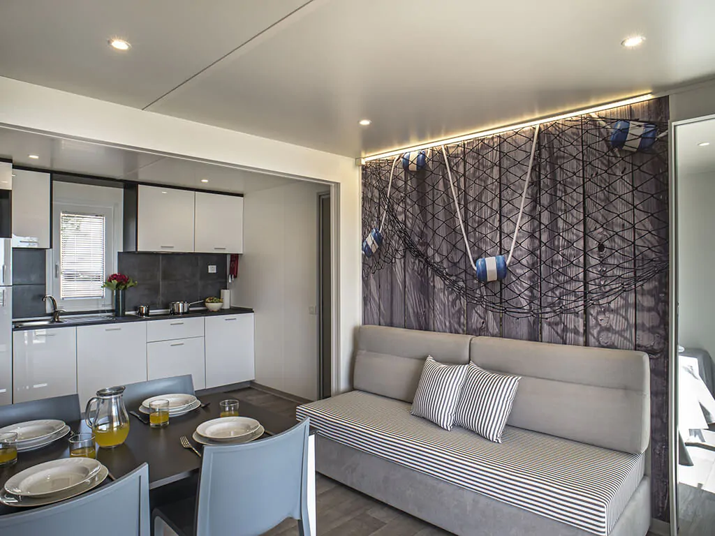 campsite-bivillage-mobile-home-brioni-beach-interior-living-room-kitchen