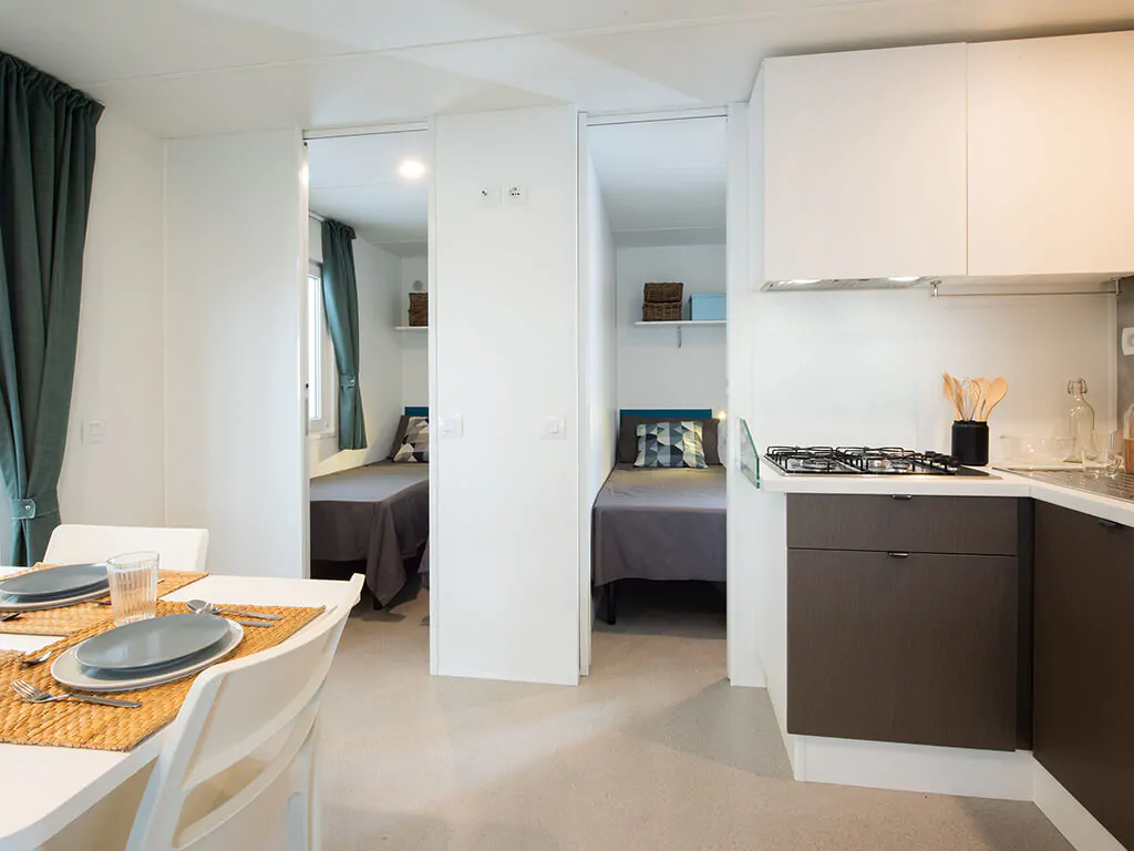 campsite-bivillage-mobile-home-comfort-interior-kitchen-living-room-i